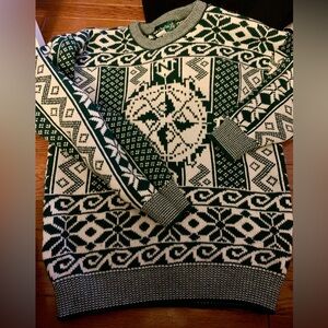 Men's Green and Cream Patterned Knights of the round table vintage Sweater